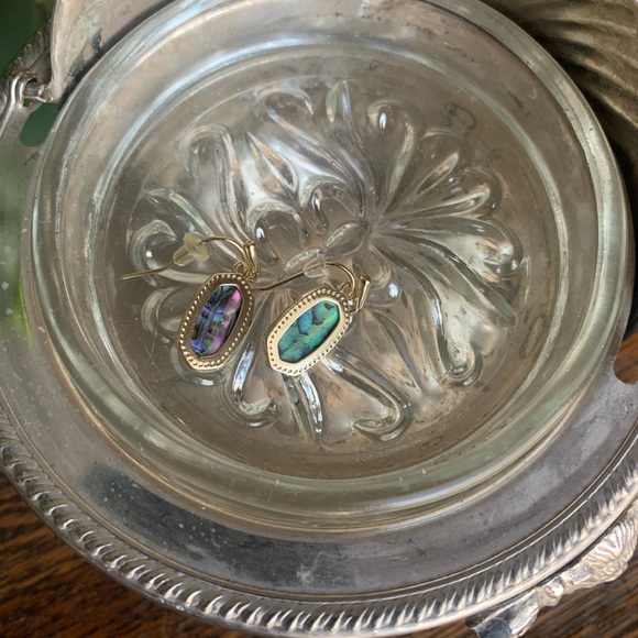 Kendra Scott Lee Gold Drop Earrings in Abalone - Picture 3 of 4